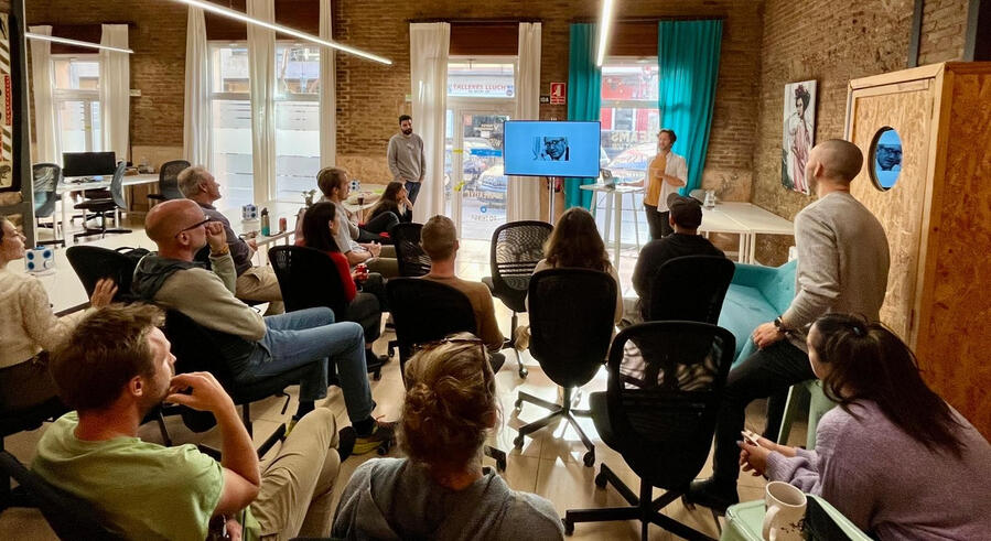 Photo of Jonathan Ketchell giving a workshop